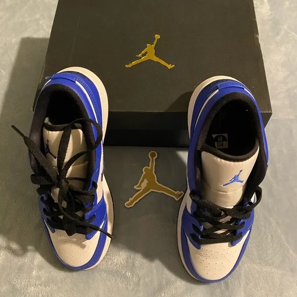 AIR JORDAN 1LOW(GS) size 6y - Picture 4 of 8